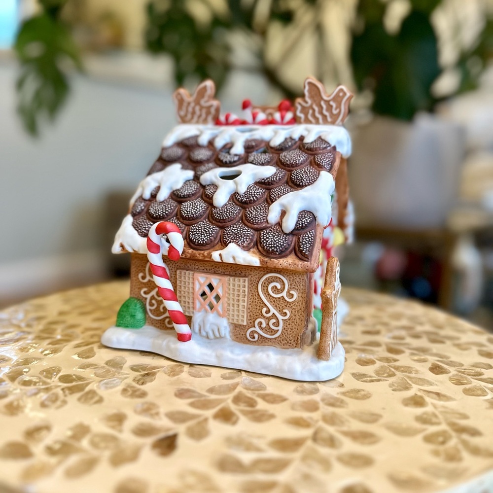 NWT Ceramic Gingerbread Christmas Holiday Tealight House - Picture 8 of 13